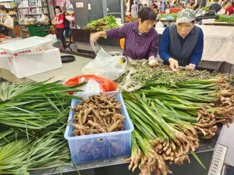 端午佳節(jié)臨近，市場供應(yīng)充足價格平穩(wěn)，農(nóng)副產(chǎn)品購銷兩旺
